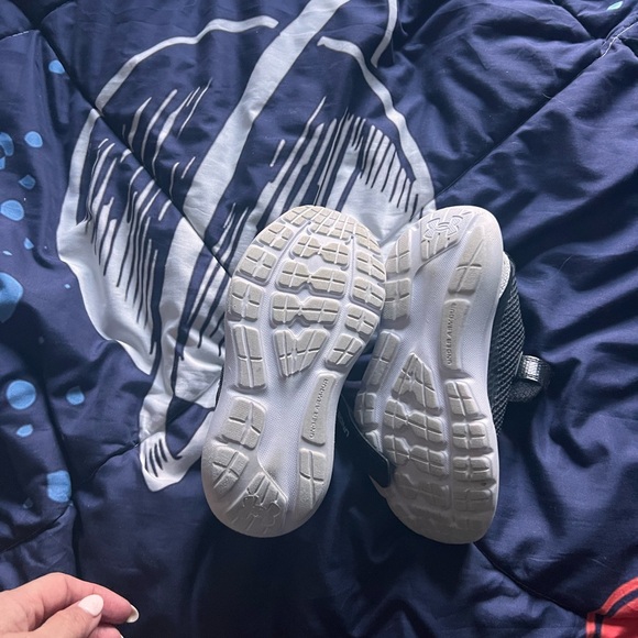 Little kid size 11 Under Armor sneakers - Picture 3 of 3